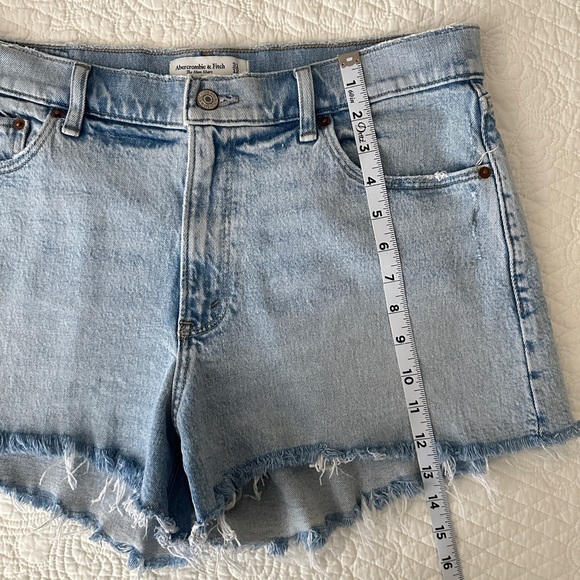Abercrombie & Fitch Women's Denim Mom Short Curve Love Mid Rise Jeans - Picture 3 of 10